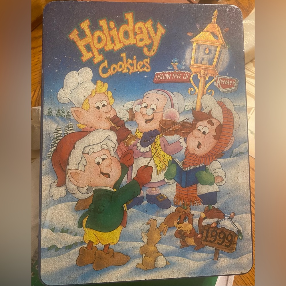 Vintage cookie Tin